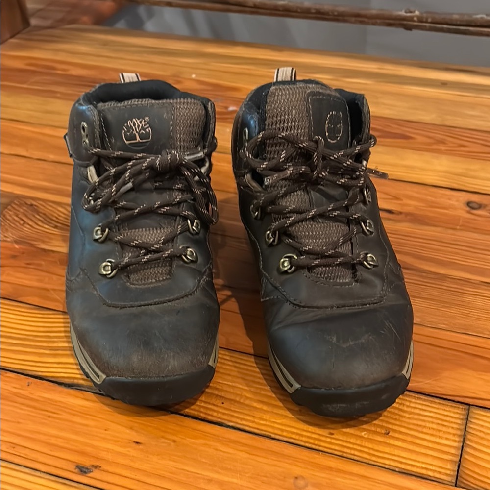 Timberland boys hiking boots size 3 1/2